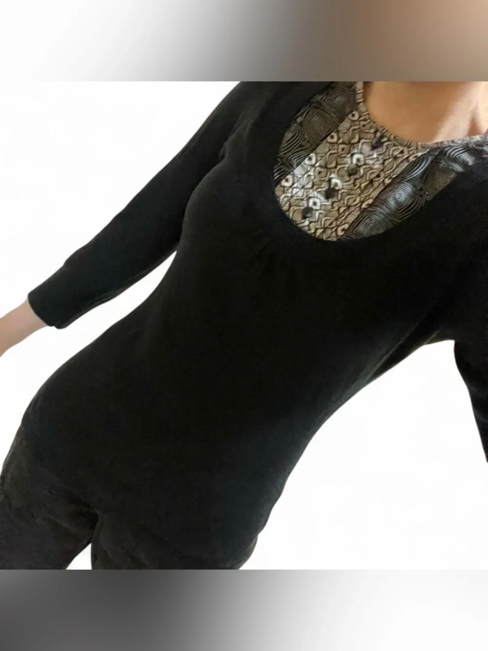 🛍️ $8 ADD-ON | Y2K Mexx Black & Beige Tan Decorative Button Collar Sweater - Picture 2 of 10